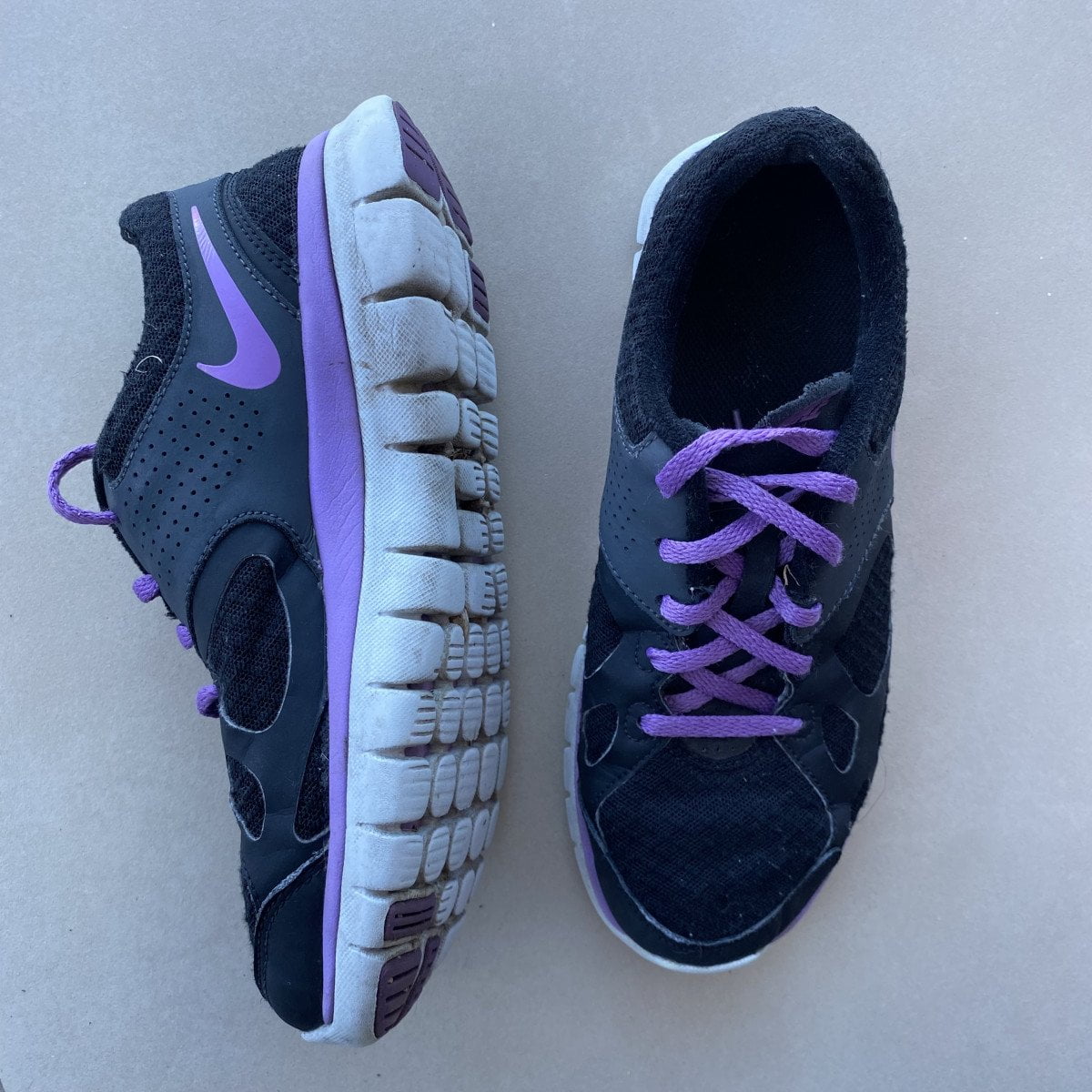 Championes Nike negros con violeta – ARCaiDa